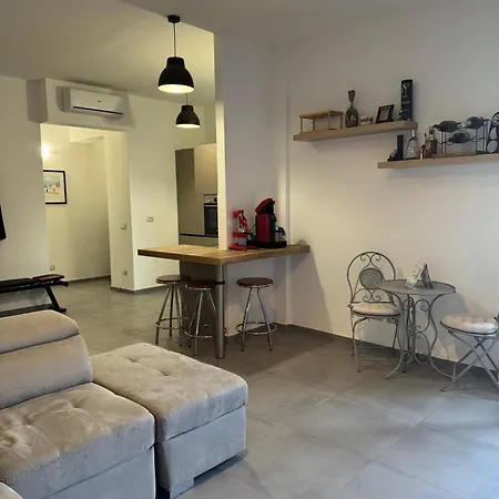 Domus Plinio Apartment *